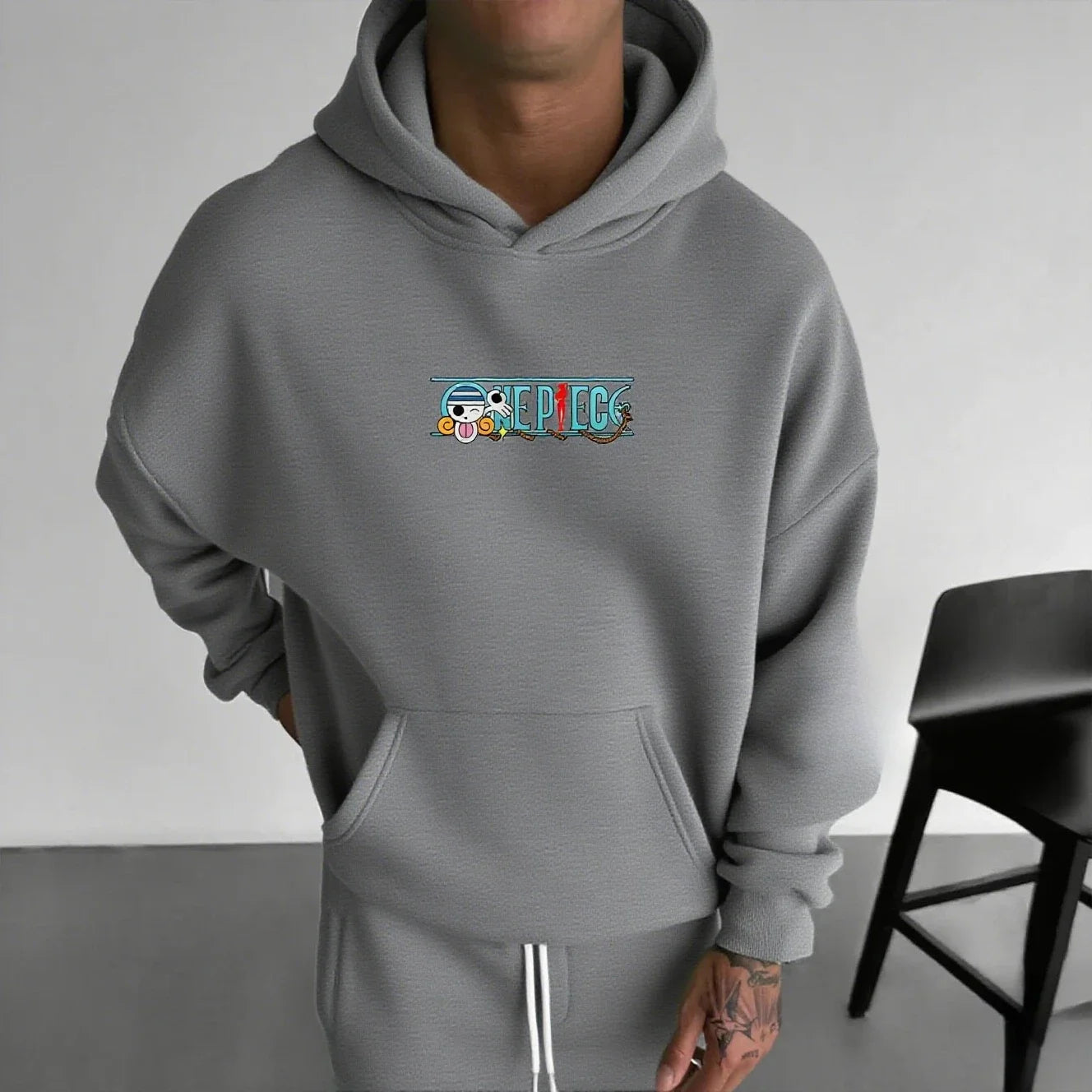 Sudadera con capucha oversize unisex de One Piece.