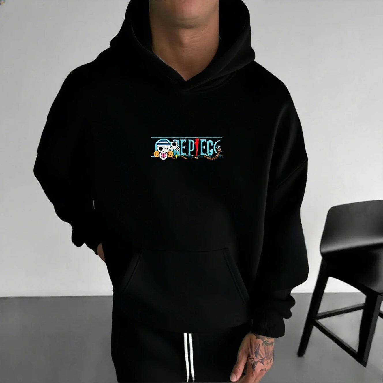 Sudadera con capucha oversize unisex de One Piece.